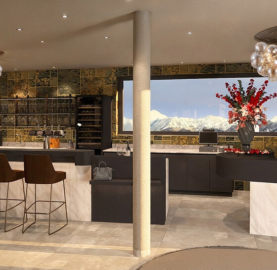 Moderne Küche mit Marmorarbeitsplatten, braunen Barhockern, zwei Glaslüstern und einem großen Fenster mit Blick auf verschneite Berge. Eine Vase mit roten und weißen Blumen steht auf dem Tresen neben dem Fenster.