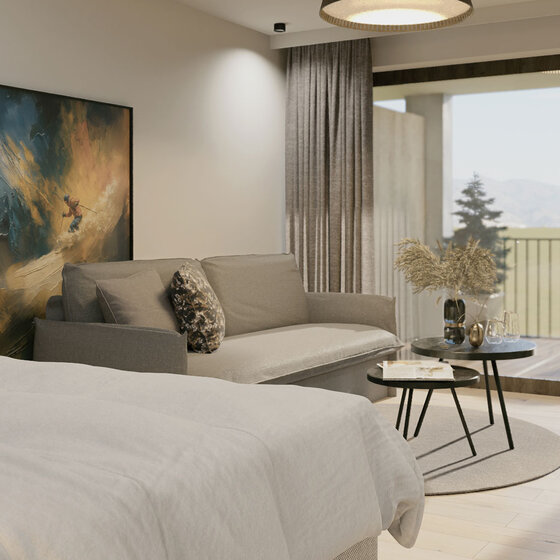 Modernes Schlafzimmer mit ordentlich gemachtem Bett, grauem Sofa, rundem Couchtisch, abstrakter Wandmalerei und einem großen Fenster mit Vorhängen, die natürliches Licht hereinlassen und den Blick auf Bäume und Berge freigeben.