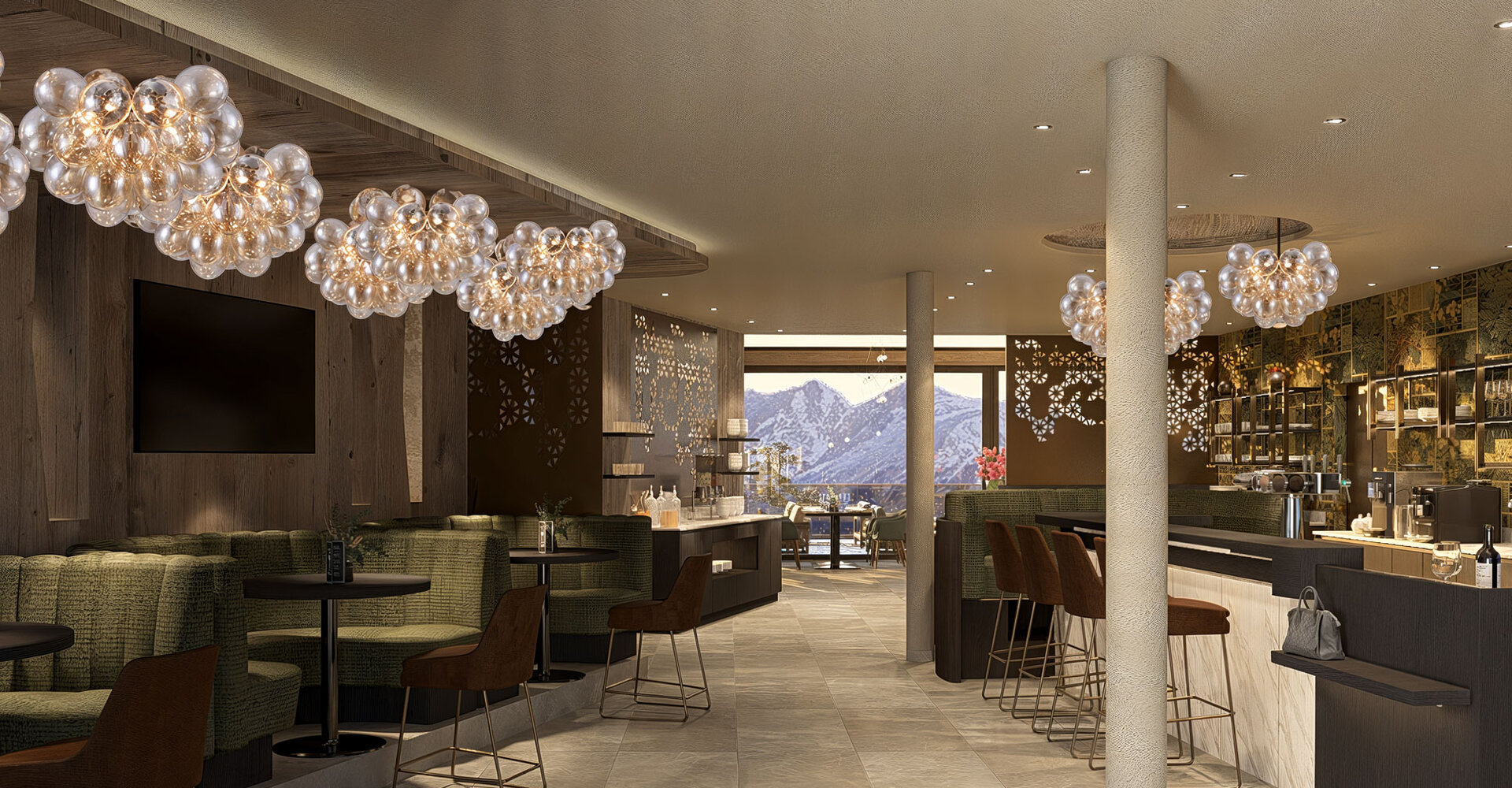 Modernes, elegantes Café mit bequemen Sitzgelegenheiten, modernen Kronleuchtern und großen Fenstern, die einen malerischen Blick auf die Berge im Hintergrund bieten. Neutrale Töne und stilvolle Dekoration schaffen eine warme, einladende Atmosphäre.